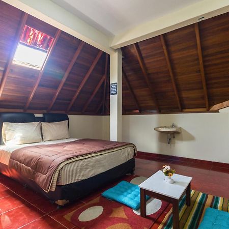 Pele Guesthouse Bandung Exterior photo