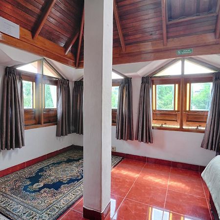 Pele Guesthouse Bandung Exterior photo