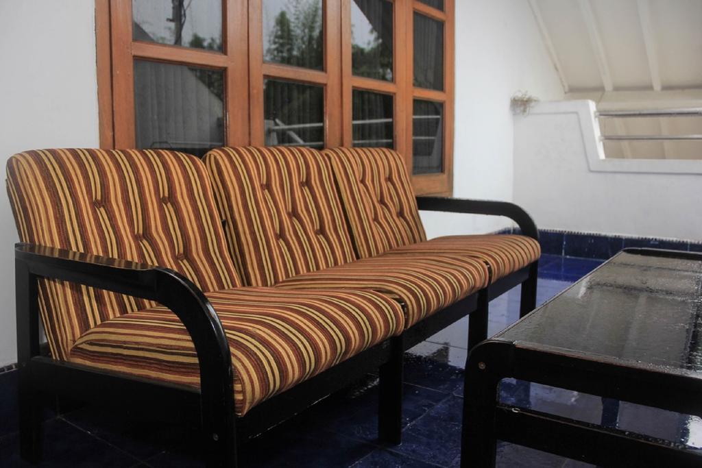 Pele Guesthouse Bandung Exterior photo