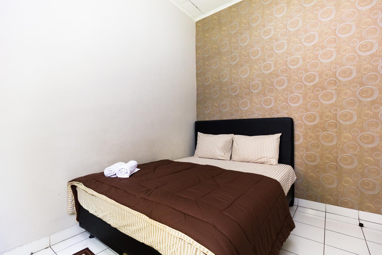 Pele Guesthouse Bandung Exterior photo