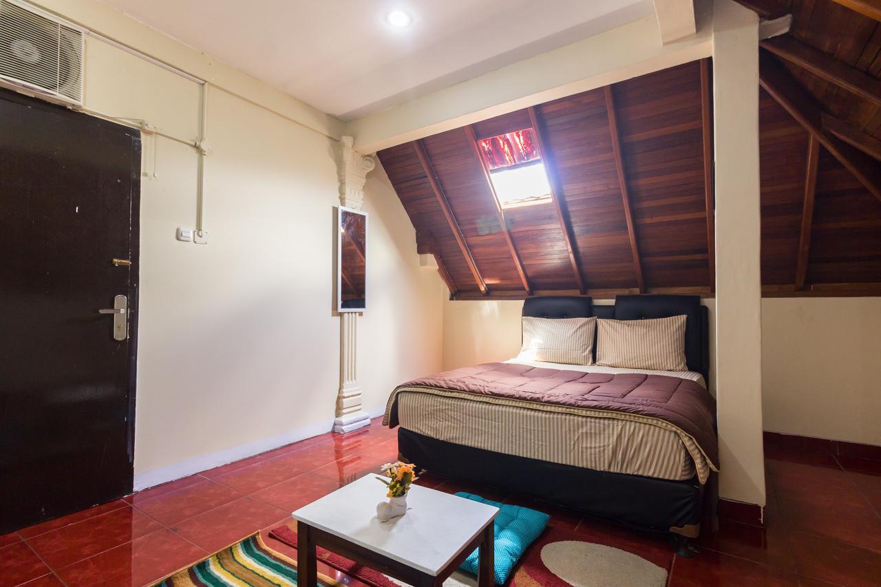 Pele Guesthouse Bandung Exterior photo