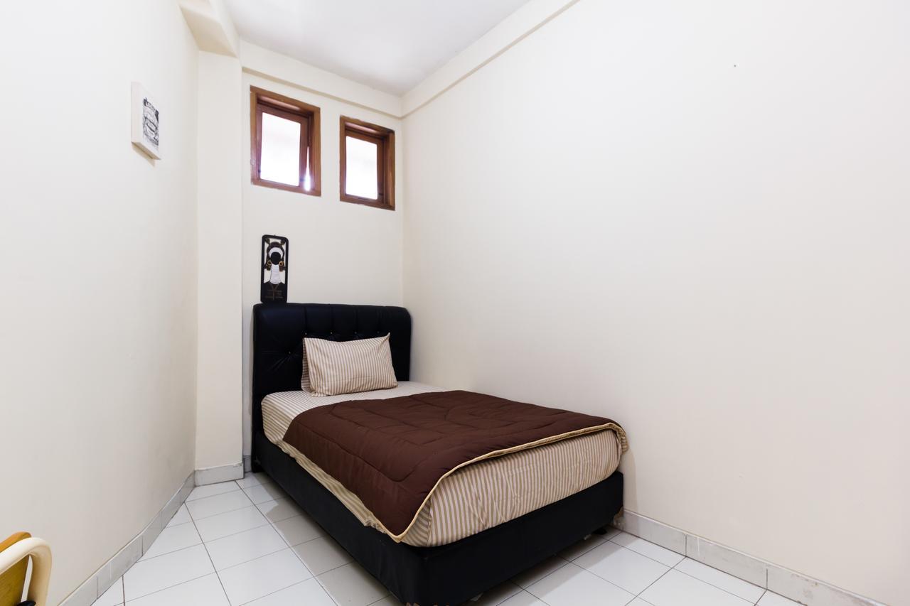 Pele Guesthouse Bandung Exterior photo